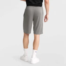 Lightweight Lounge Shorts da 9″, con toppa con logo C