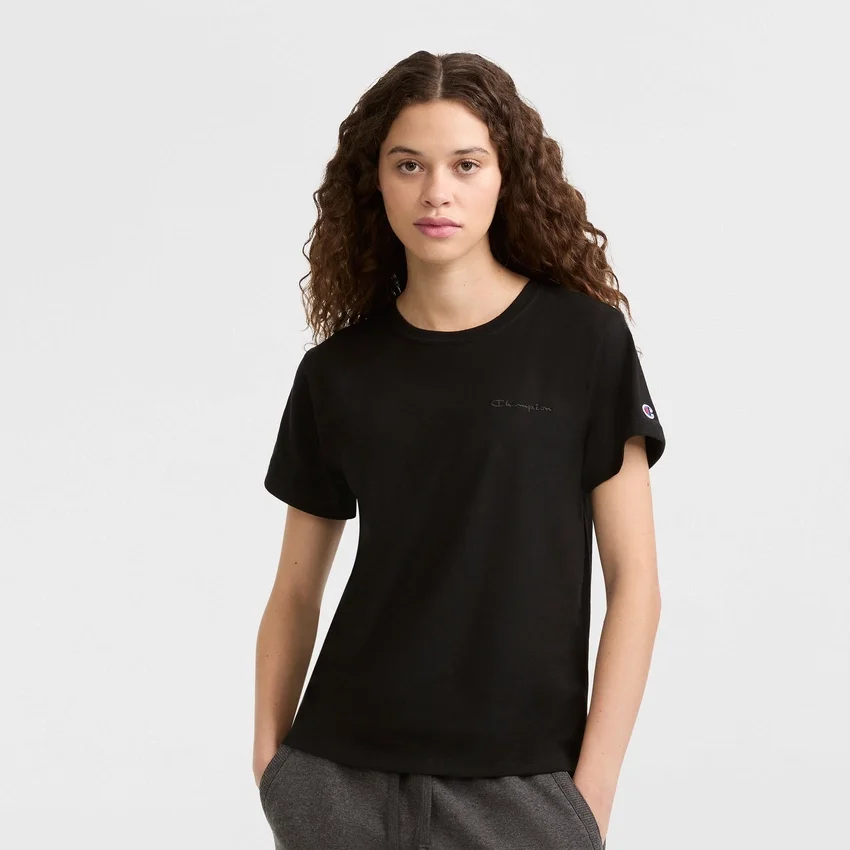 T-shirt classica, scritta tono su tono sul lato sinistro del petto