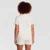 T-shirt classica, scritta tono su tono sul lato sinistro del petto