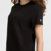 T-shirt classica, scritta tono su tono sul lato sinistro del petto