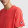 T-shirt classica, scritta tono su tono sul lato sinistro del petto
