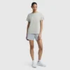 T-shirt classica, scritta tono su tono sul lato sinistro del petto